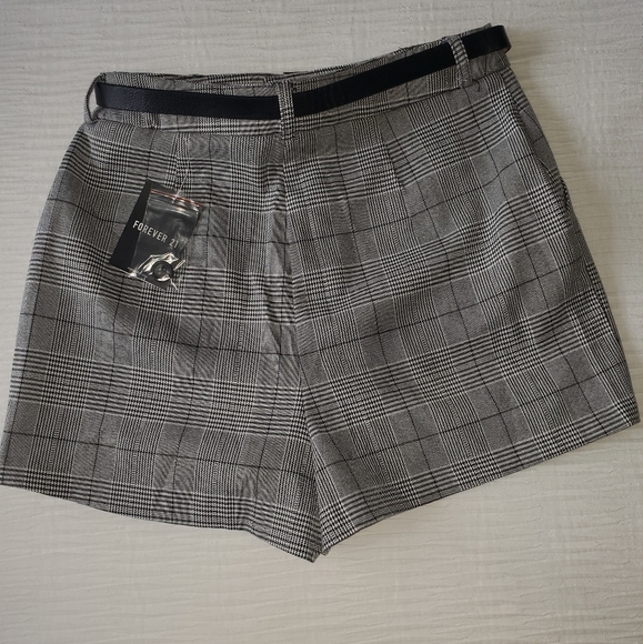 Forever21 high waist plaid shorts size M - Picture 2 of 3